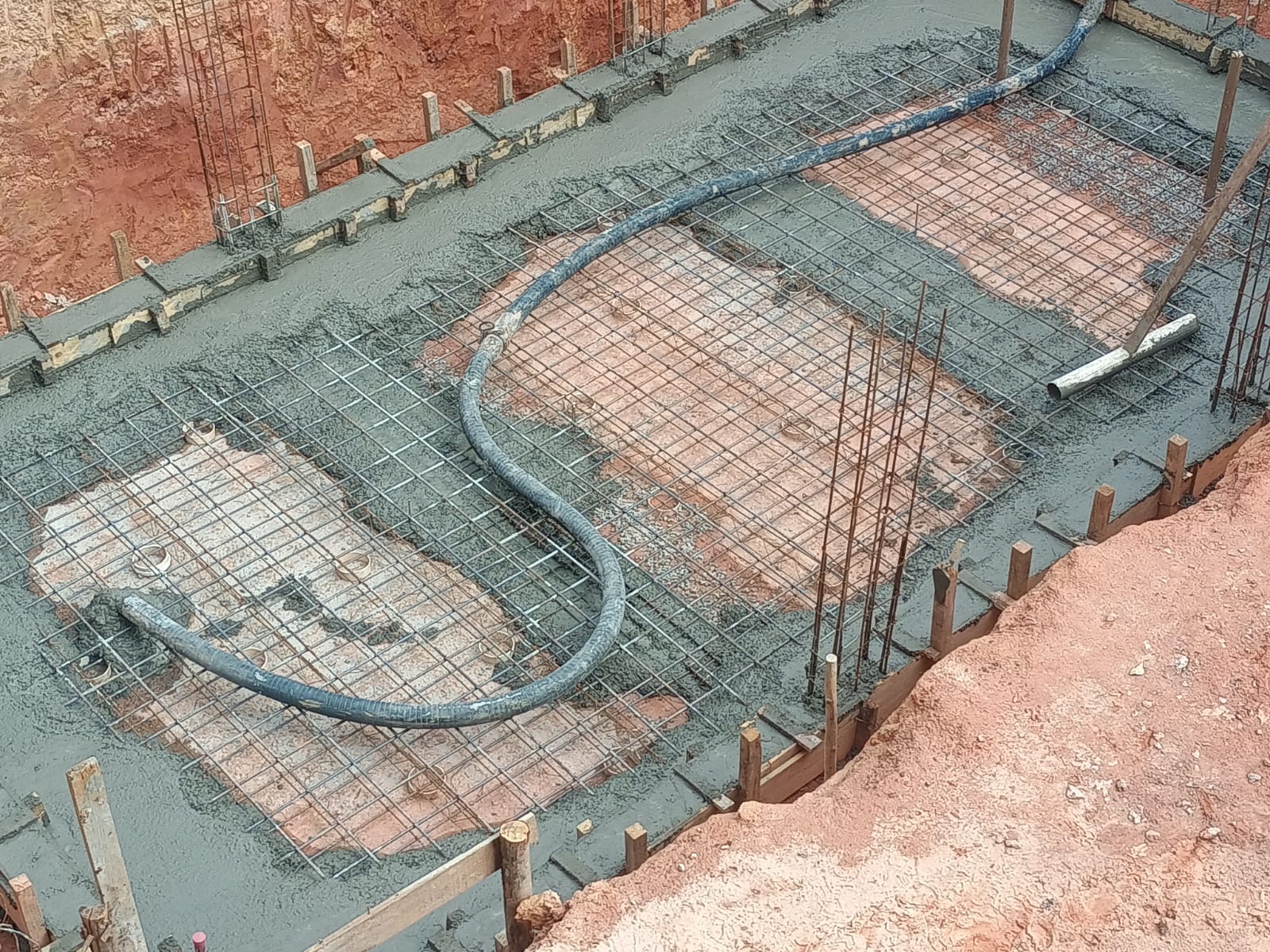 Concretagem de laje em obra da JM Construindo Sonhos